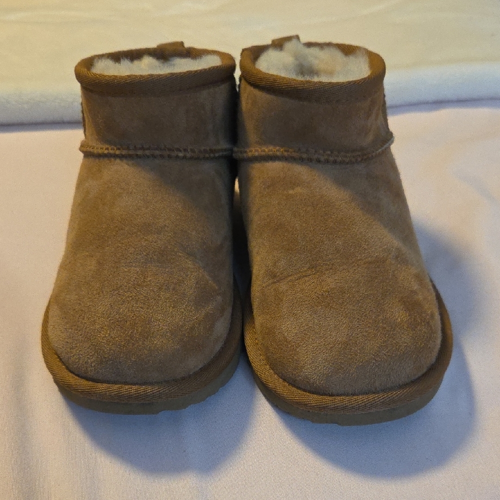 UGG Kids Chestnut Brown Suede Shearling Lined Boots